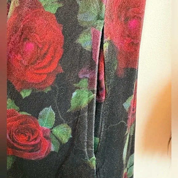 🍀sold🍀NWT - Dolls Kill Widow - Velvet Rose Duster with Faux Fur - Picture 10 of 12